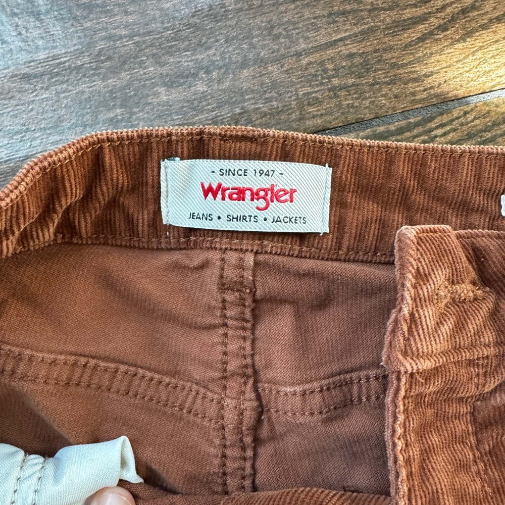 EUC Wrangler Women's Tan High rise bold boot jeans size 6x32 - Picture 3 of 5